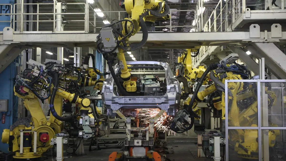 Nissan despliega robots autónomos con IA en su planta de Smyrna y reubica a 64 trabajadores