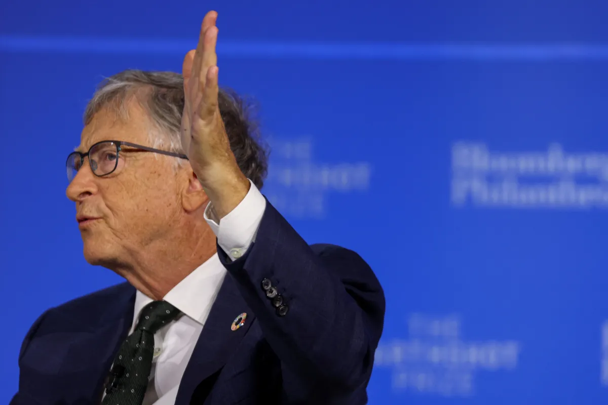 Bill Gates identifica ventas, ingeniería de software y derecho como primeros empleos afectados por la IA