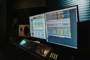 Runway investiga generación de vídeo IA en streaming en tiempo real controlado por el usuario