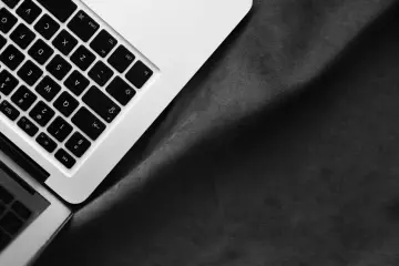 Ciberdelincuentes difunden instaladores falsos de Claude para Mac a través de anuncios en Google