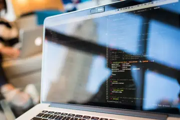 Fotografía de archivo que ilustra: OpenAI detalla cómo agentes de codificación aceleran su propia investigación en IA