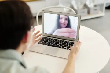 Grok Bot usará modelos de Anthropic, Midjourney y Suno para responder a sus usuarios