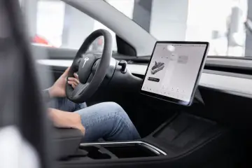 Tesla integra el asistente Grok de xAI en nueve países europeos, incluida España