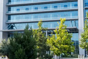 Tencent paga 7.000 millones de dólares a Oracle para alquilar 100.000 chips de IA fuera de China