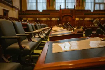 El catastrofismo sobre riesgos existenciales de la IA se politiza en EEUU antes de las midterms