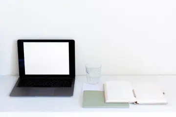Fiverr pierde clientes y tráfico ante la IA generativa y gira hacia proyectos de mayor valor con freelancers y agentes