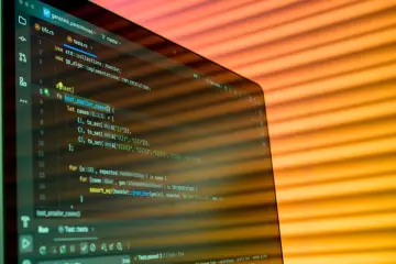 OpenAI lanza GPT-6 Astra y un desarrollador simula el conectoma de una mosca en Minecraft