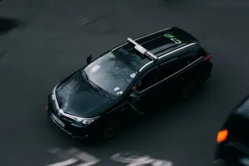 Laplace Intelligence usa agentes de IA para poner a prueba robots y coches autónomos antes de su despliegue
