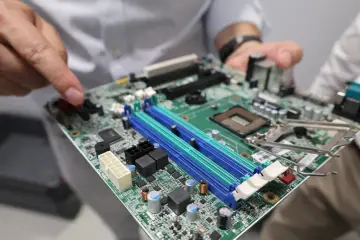 Fotografía de archivo que ilustra: Intel registra un crecimiento de ingresos del 31 % en el tercer trimestre, impulsado por centros de datos