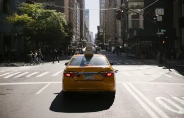 Fotografía de archivo que ilustra: Tesla difunde vídeos de sus robotaxis Cybercab frenando ante vehículos de Waymo y Avride