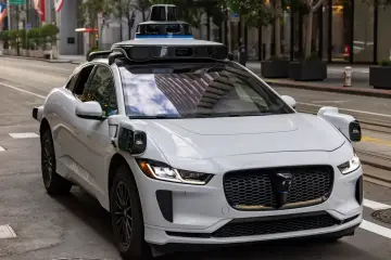 Waymo reporta 82% menos accidentes con lesiones que conductores humanos en 271 millones de millas