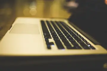 Microsoft deja de usar la etiqueta 'Copilot+ PC' en sus nuevos Surface pese a mantener los requisitos técnicos