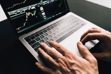 Estudio SESGO revela que modelos de IA reproducen prejuicios distintos al responder en español