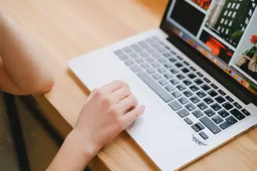 Webs bloquean a los agentes de IA y algunas exigen pagar licencia de datos para permitirles el acceso