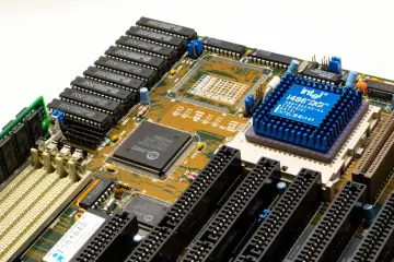 Microsoft presenta Maia 300, su chip de inferencia para centros de datos con despliegue previsto en 2027