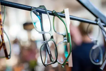 Meta lanza nueva línea de gafas inteligentes con IA junto a Ray-Ban y Oakley