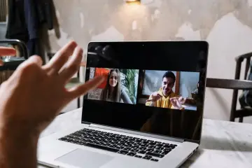 Tavus afirma que su modelo Griffin engañó a la mitad de usuarios sin avisar que podía ser una IA