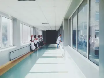 Fotografía de archivo que ilustra: Rede Mater Dei implementa 12 agentes IA en ciclo de ingresos hospitalarios con AWS Bedrock