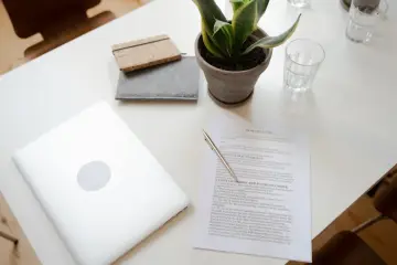 OpenAI y Ironclad entrenan agentes de IA para automatizar flujos de contratación legal
