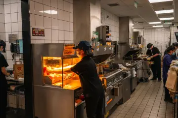 Fotografía de archivo que ilustra: Burger King despliega IA para monitorear amabilidad de empleados en 7.000 locales