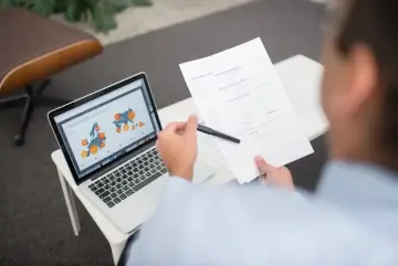 Fotografía de archivo que ilustra: Qualcomm invierte 8 millones en SpotDraft para escalar IA de contratos ejecutada en dispositivo