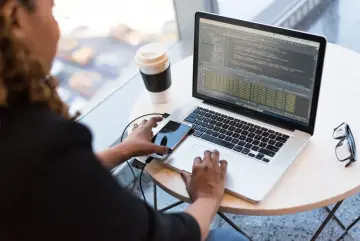 Fotografía de archivo que ilustra: OpenAI y Paradigm presentan EVMbench para evaluar seguridad de contratos inteligentes