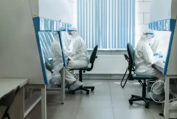 Expertos advierten que IA y biología sintética facilitan el diseño de armas biológicas de efecto retardado