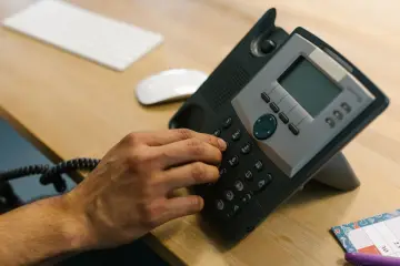 Fotografía de archivo que ilustra: AWS publica guía para construir un sistema de toma de pedidos telefónica con IA
