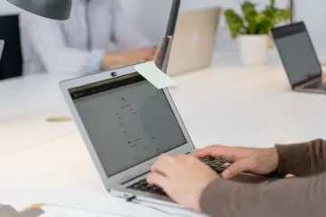 Hackers atacan a la herramienta de programación con IA OpenCode y disparan cargos en cuentas de IA de usuarios
