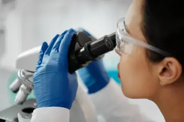 Fotografía de archivo que ilustra: OpenAI describe el uso de miles de agentes de IA para encontrar pistas de investigación en datos biológicos