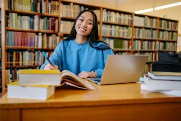 Fundador de Anthropic cuestiona valor de títulos académicos ante transformación por IA