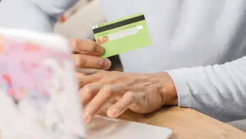 Mastercard lanza con Alchemy tarjetas virtuales para que agentes de IA compren de forma autónoma