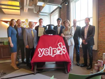 Yelp añade agentes de voz que llaman a restaurantes para consultar esperas y un asistente con memoria