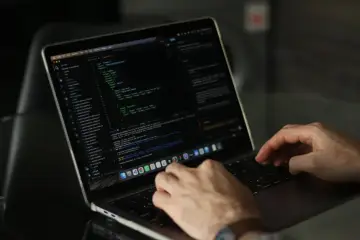 Un solo hacker usó agentes de IA para intentar infiltrarse en más de 1.200 sitios web de empresas