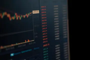 Jack Clark (Anthropic) estima que la IA podría elevar el PIB de EE. UU. casi un 50% en 2030, mientras los inversores dudan de su financiación