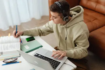 Fotografía de archivo que ilustra: OpenAI lanza ChatGPT for Teens con protecciones reforzadas para adolescentes