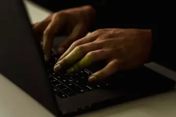 Fotografía de archivo que ilustra: Laboratorios de IA usan modelos avanzados para hallar fallos graves en PHP, presente en cerca del 70% de webs