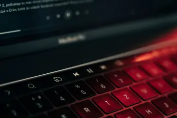 OpenAI añade predicción de edad a ChatGPT para proteger menores de contenidos inapropiados