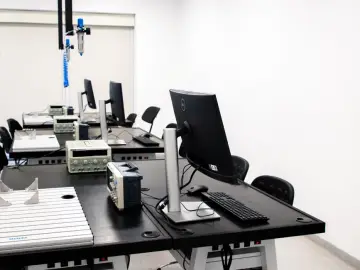 AWS Nova Forge logra especialización de modelos sin perder capacidades generales