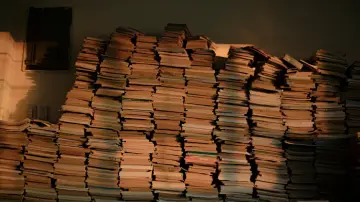 Profesor de la Universidad de Chicago publica más de 200 textos académicos con IA y es cuestionado