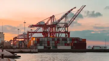 China propone controles de exportación para 40 tecnologías de IA, biotecnología y solar