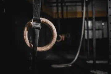 Google lanza la Fitbit Edge, pulsera con batería reemplazable y coach con IA por 179,99 euros