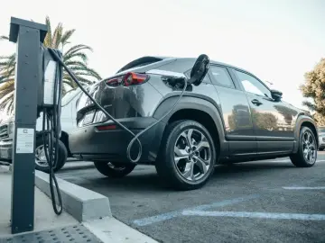 General Motors activa tecnología vehicle-to-grid para mitigar demanda energética de centros IA