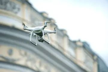 GPT-6 Astra supera a Claude Fable en benchmarks de agentes económicos y control de drones