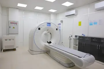 Nature pide regular dispositivos médicos con IA generativa como fármacos, con pruebas en el mundo real