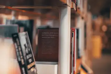 Un tercio de los superventas autopublicados en España está escrito en gran parte con IA, según El País