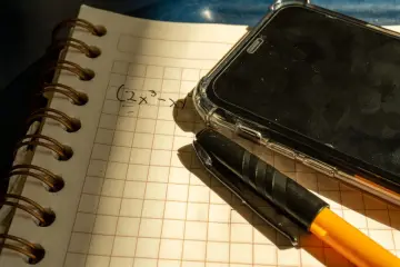 TutorMoments: AI2 mide si los modelos saben cuándo ayudar y cuándo no en tutoría