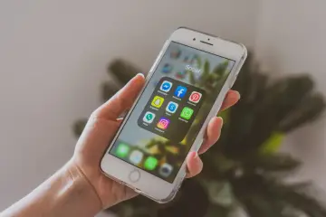 Meta lanza herramientas para que los usuarios de Facebook ajusten con texto libre lo que ven en Feed y Reels