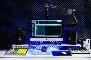 AWS muestra cómo desplegar clonación de voz en tiempo real con Qwen3-TTS en SageMaker
