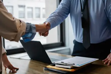 McKinsey pondrá a candidatos a conversar con un cliente simulado por IA en sus entrevistas